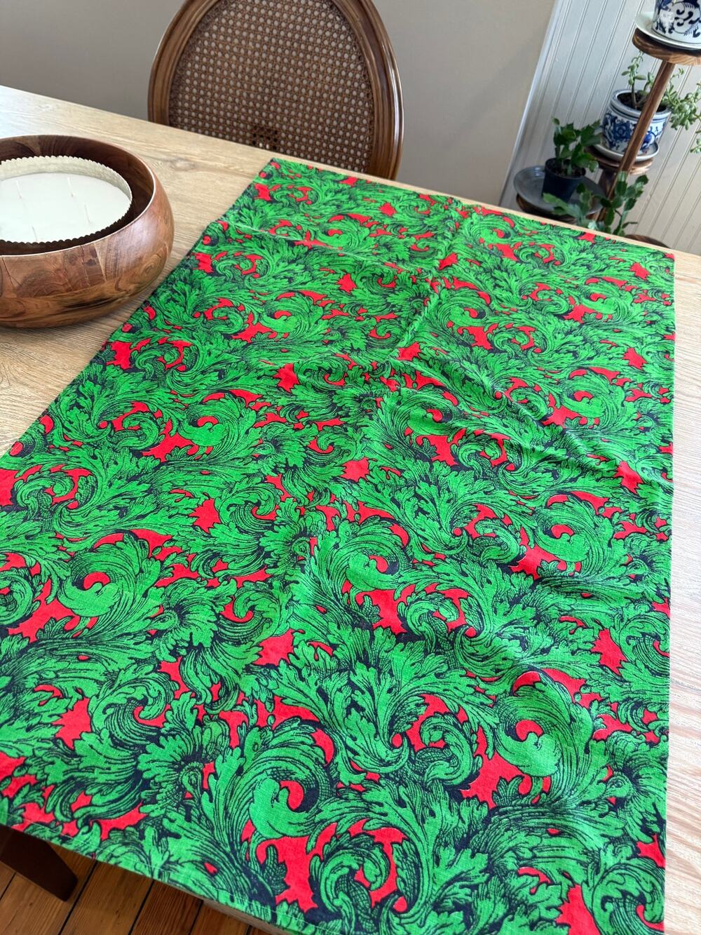 Vintage Holiday Christmas Tablecloth Red Green Baroque Print